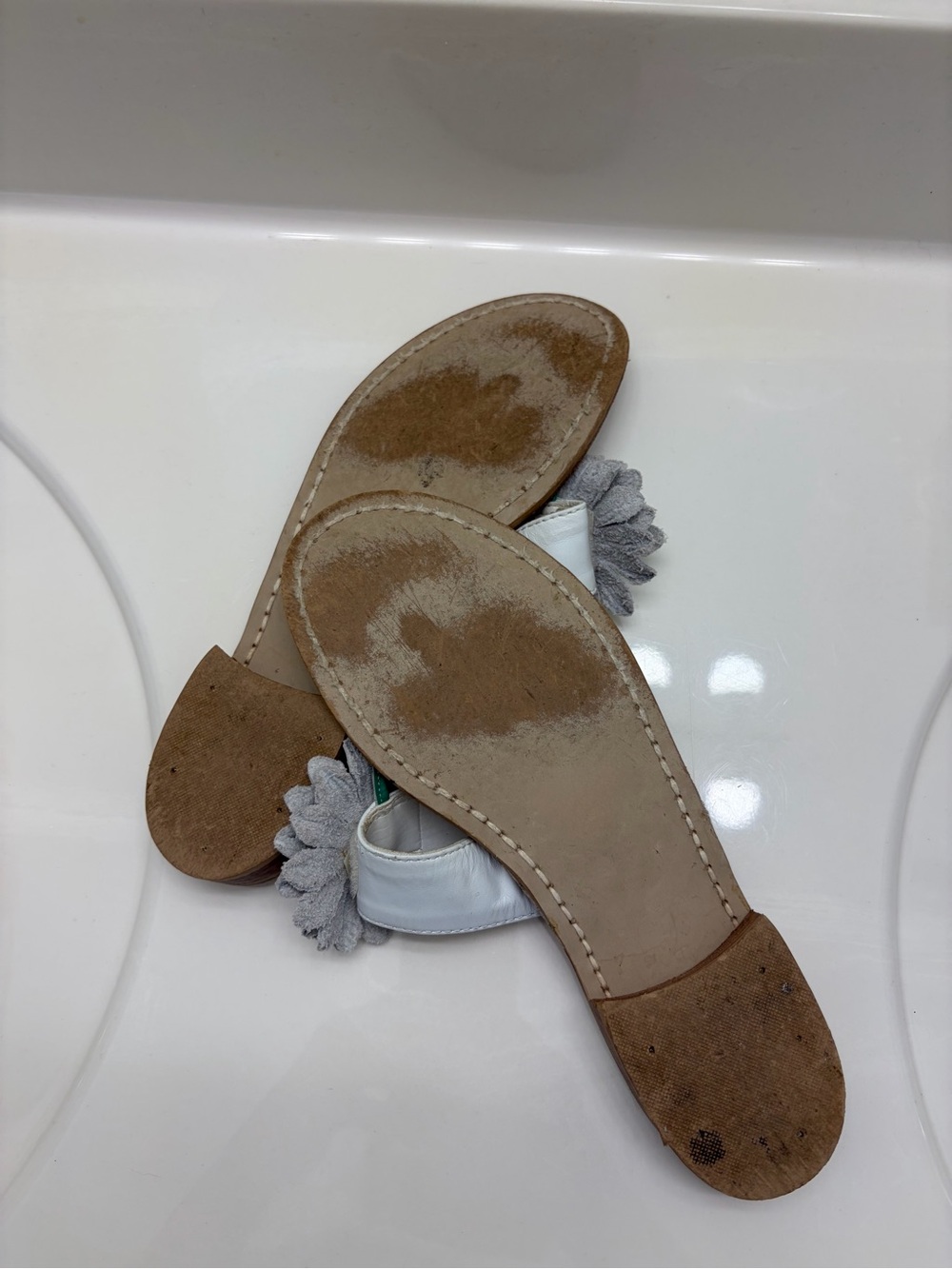 Jack Rogers White Leather Daisy Toe-Post Sandals with Yellow Centers - Picture 3 of 3